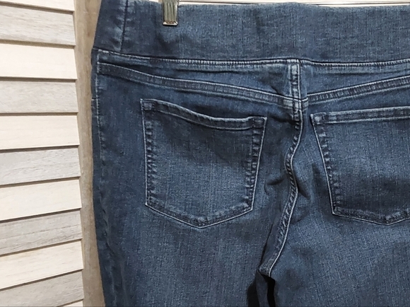 Comfort-Fit Post Pregnancy Maternity Jeans | Isabel Maternity | 18 - Picture 9 of 14